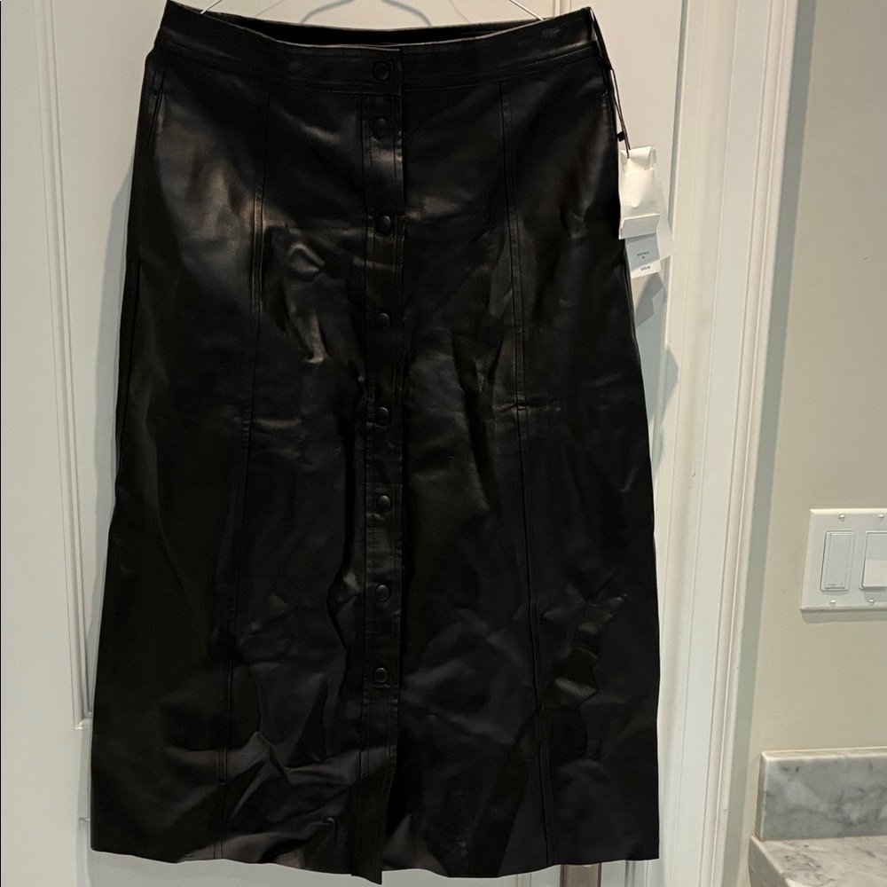MO & Co BNWT Elegant Black Button-Front Faux Leather Skirt 👵MT